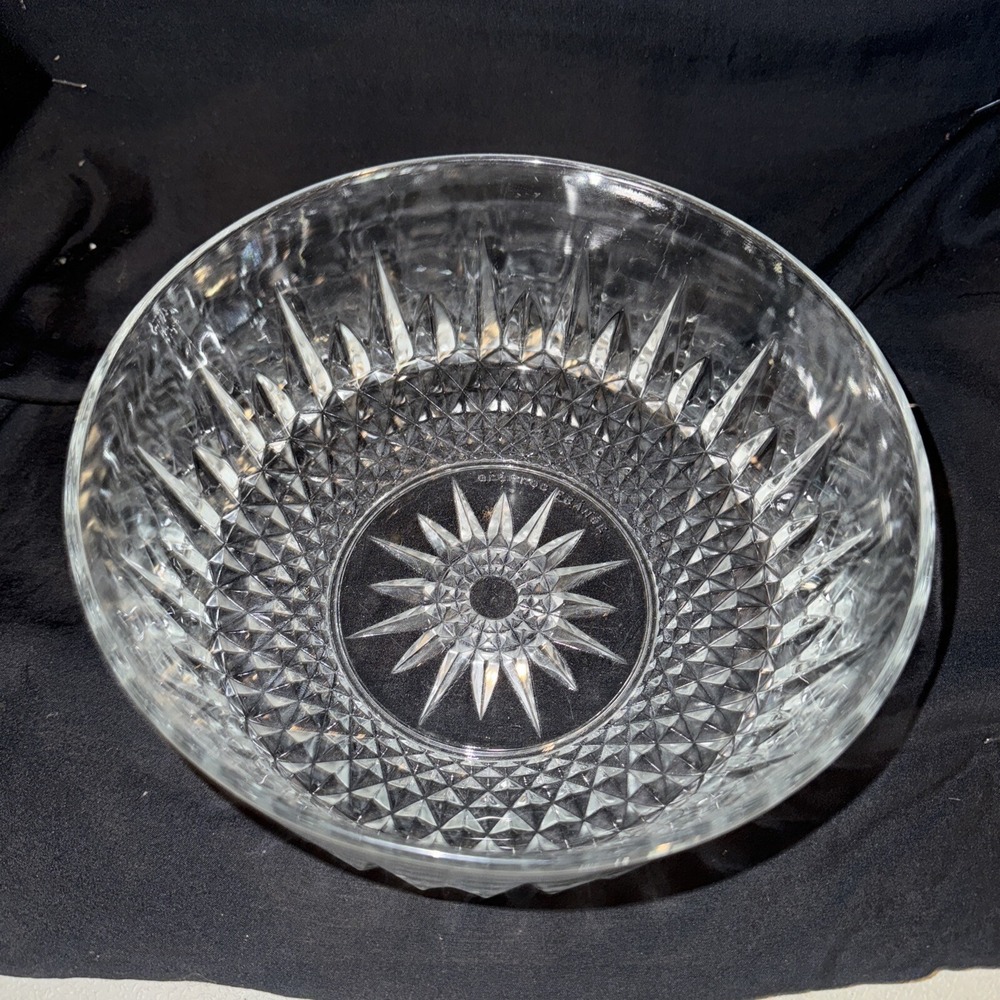 Vtg ARCOROC FRANCE -‎ 8"x3.75" Clear Glass Bowl - Starburst Diamond Pattern. VGC